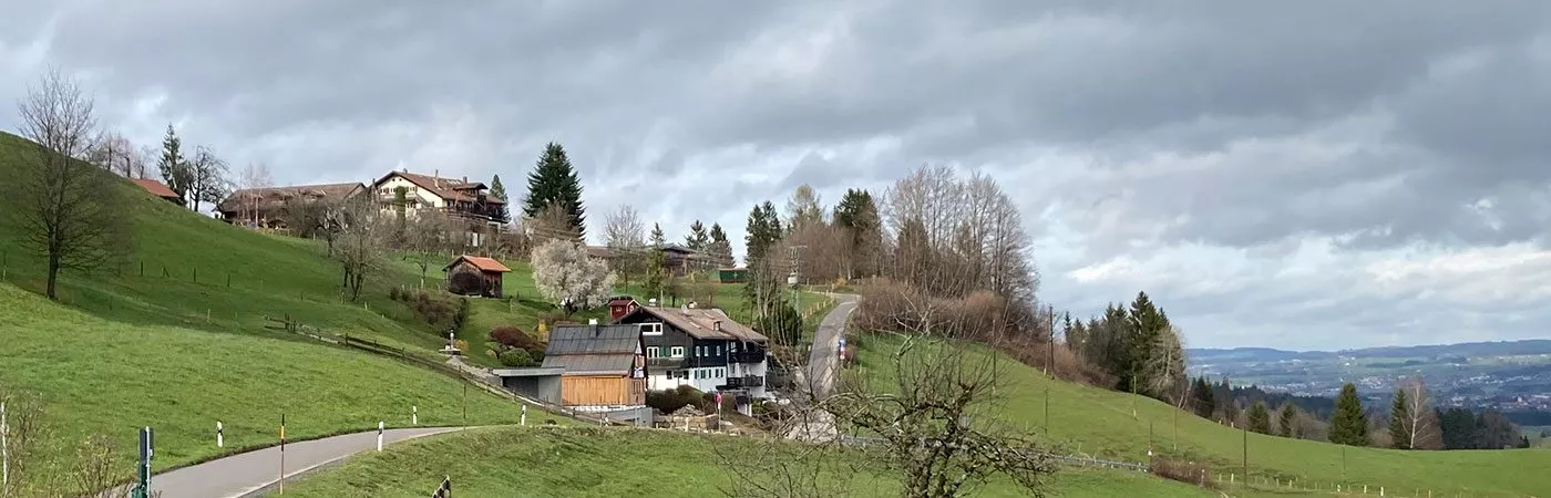 Baudenkmal-Erweiterung-Allgaeu-Integration-Landschaft-Gesamtansicht