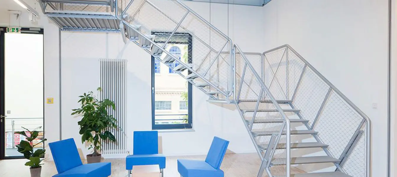 New-York Universität Berlin, hightech Stahltreppe