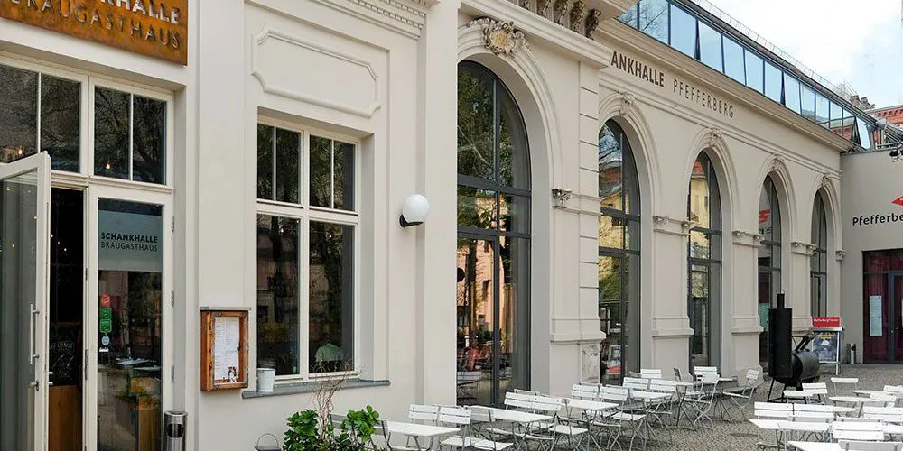 Fassade der Schankhalle und Theater Pfefferberg